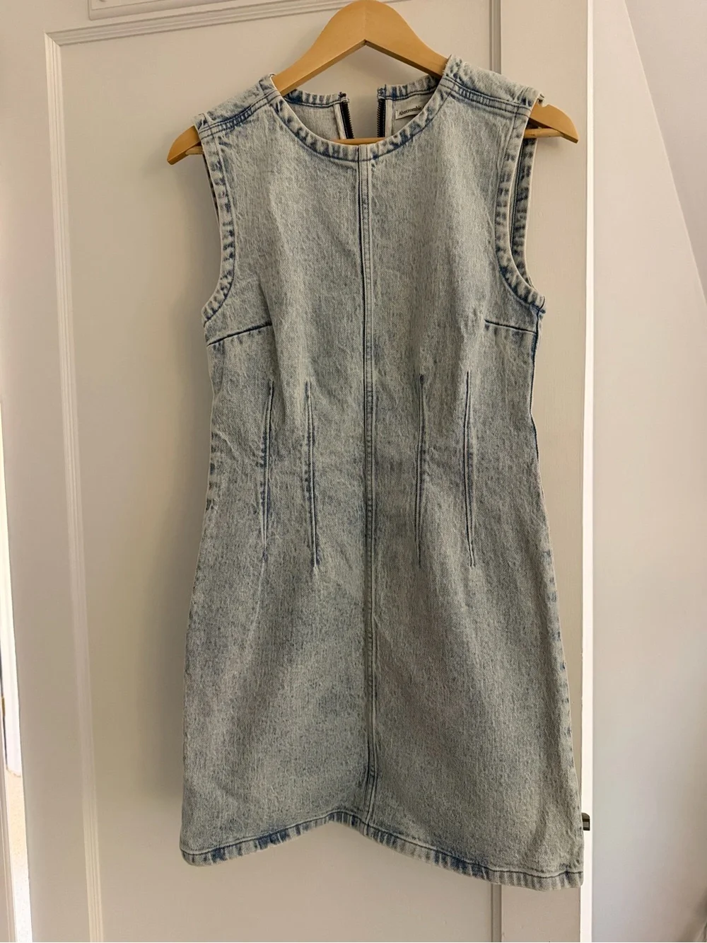 A&F Sleeveless Light Wash Denim Dress - Picture 1 of 3
